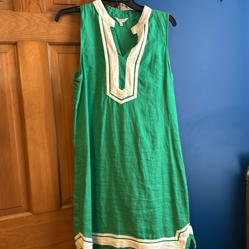 2 dresses one size 12 and black/white size 10p